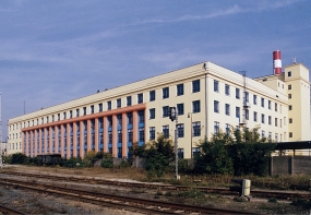 Adfolf Loos (?), hlavní tovární budova cukerní rafinerie v Hrušovanech u Brna, 1916-1922; foto Dagmar Černoušková, 2004