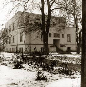 Adolf Loos, vila v Hrušovanech u Brna, 1914; foto Bohumil Samek, 60. léta 20. stol. (Muzeum města Brna)
