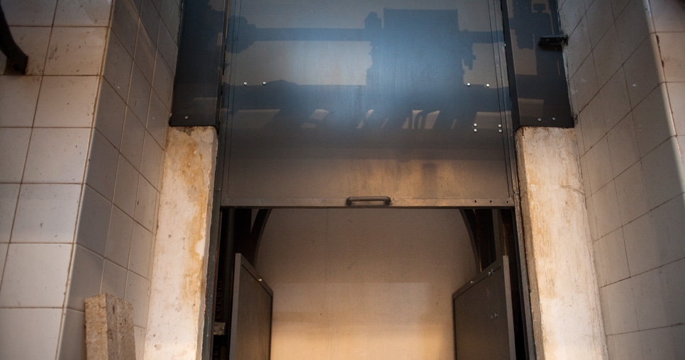 Kotelna (1. NP); restaurovaná konstrukce výtahu na popel, 2011, foto: David Židlický