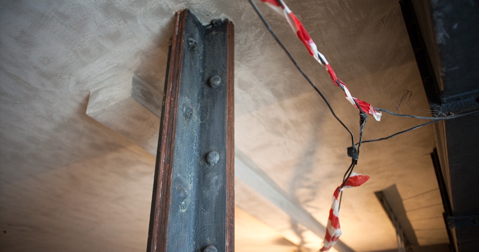 Technical floor (1st floor); cleaned load bearing steel column with a part of the handling base of the onyx partition wall, 2011, photograph: David Židlický