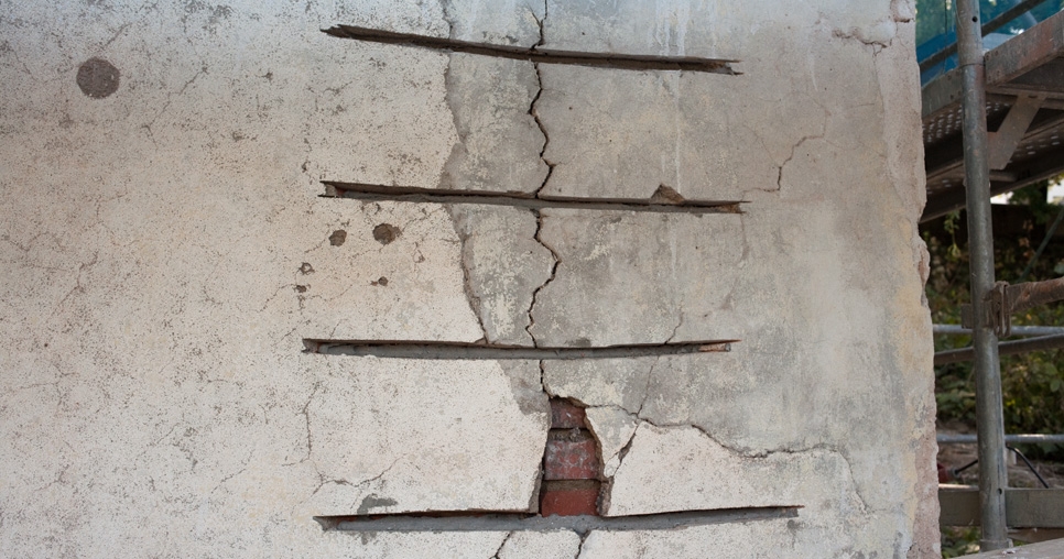 South-eastern corner at the level of the first floor, masonry crack filling, 2011, photograph: David Židlický