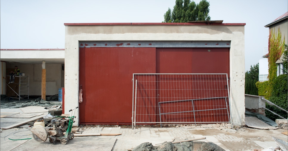 Garage gate provided with an antirust coating, 2011, photograph: David Židlický