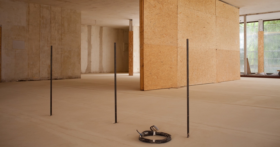 Hlavní obytný prostor (2. NP) s novou xylolitovou podlahou, 2011, foto: David Židlický