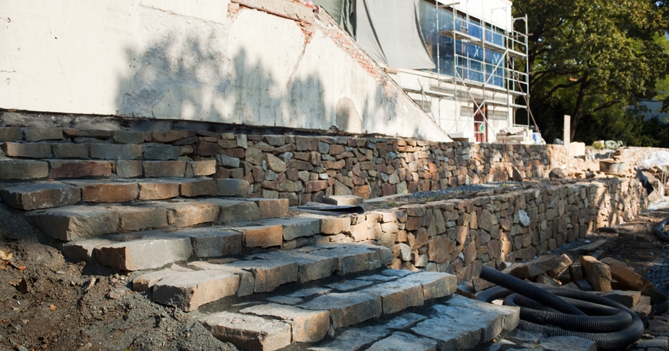 Wall made of quarry stone with a staircase at the house base, 2011, photograph: David Židlický
