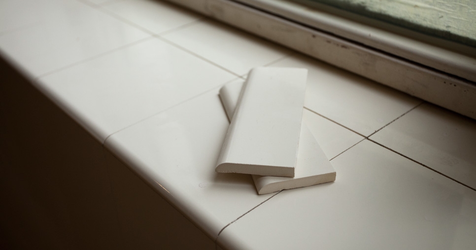 Kitchen (2nd floor), sill detail, white earthenware with a slanted edge, 2011, photograph: David Židlický