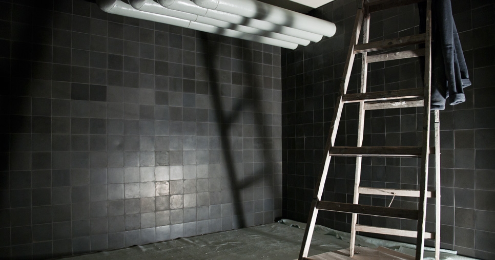 Někdejší koksovna v technickém podlaží (1. NP), obložení stěn, 2011, foto David Židlický
