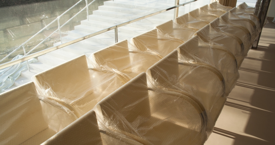 Hlavní obytný prostor (2. NP), repliky židlí Brno, 2012, foto: David Židlický
