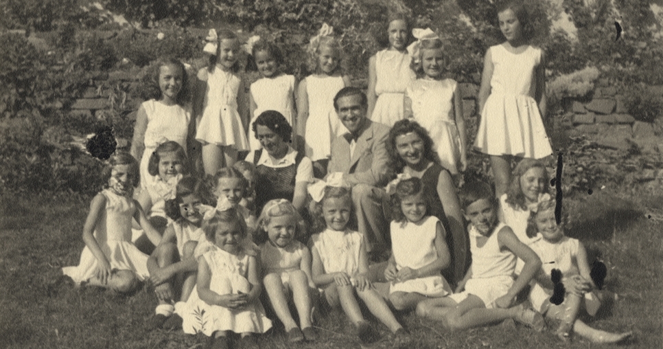Ivo Váňa Psota v taneční škole Karly Hladké na zahradě vily Tugendhat, 1945–1950