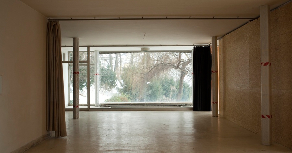Hlavní obytný prostor (2. NP); průhled od vstupu z ložnicového patra, 2010, foto: David Židlický