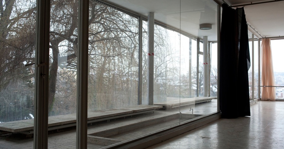 Hlavní obytný prostor (2. NP); průhled do zimní zahrady, 2010, foto: David Židlický