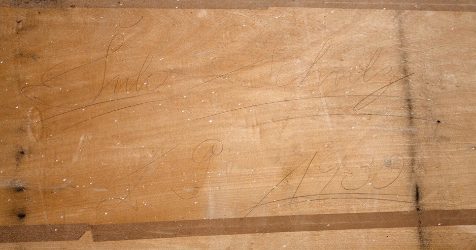 Pokoj chlapců (3. NP); detail česky a německy napsaného jména Šulc – Schulz s datem 2. 9. 1930 v ploše dřevěné laťovky, 2010, foto: David Židlický