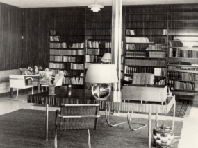 Study in the main living area, 1930s, photograph: Fritz Tugendhat