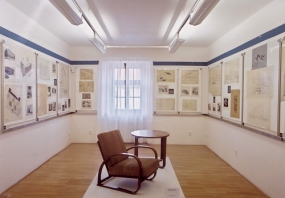 Pohled do stálé expozice, O nové Brno. Brněnská architektura 1919–1939, Muzeum města Brna, 2000, foto: Miloš Strnad