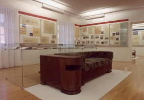 Pohled do stálé expozice, O nové Brno. Brněnská architektura 1919–1939, Muzeum města Brna, 2000, foto: Miloš Strnad
