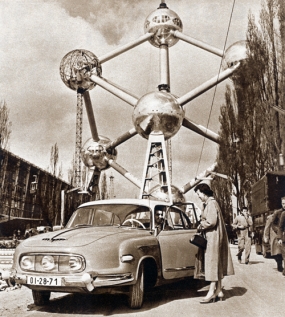 Areál výstaviště v Bruselu s československou Tatrou 603, 1958
