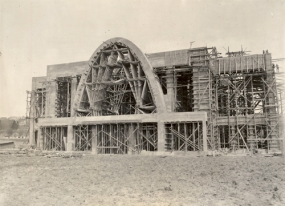 Hlavní Uměleckoprůmyslový palác ve výstavbě, dnes pavilon A, 1927